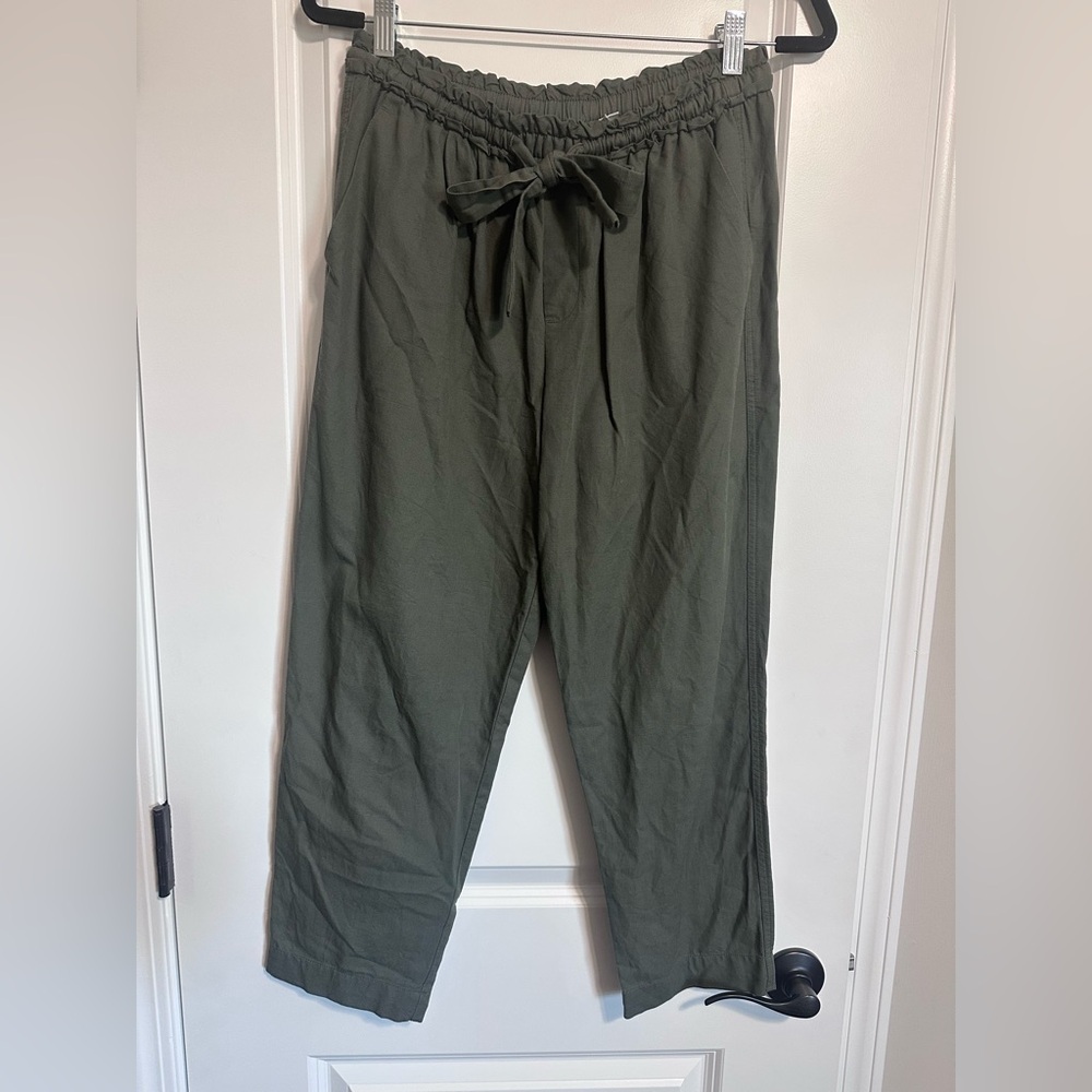 GAP Women's Olive Green Cropped Pants
